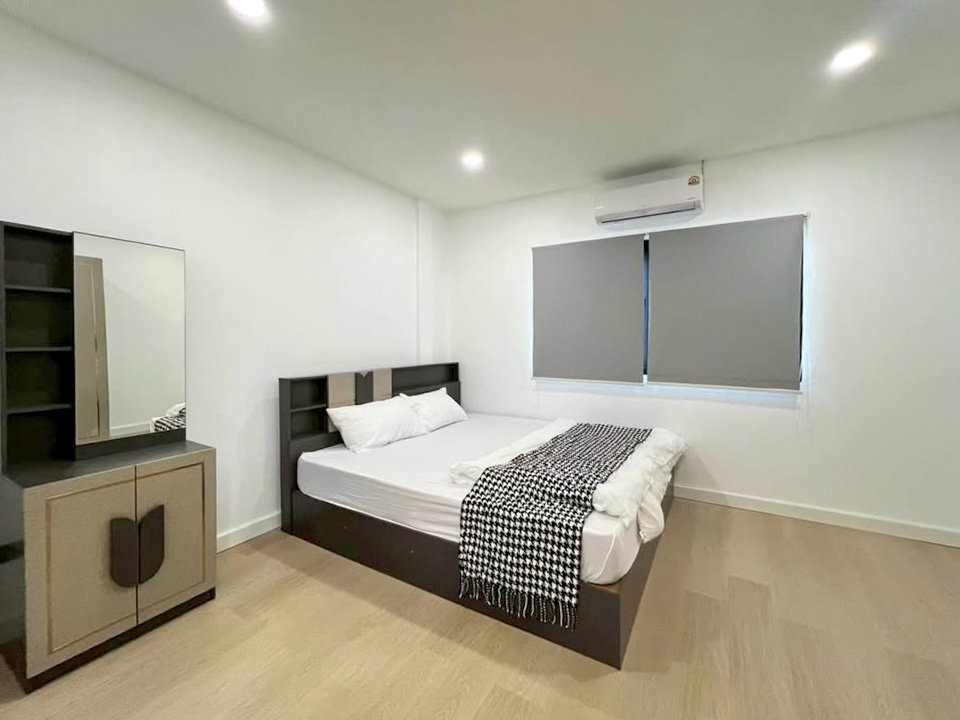 รูป บ้านเช่าทาวน์โฮม ต.ฟ้าฮ่าม ใกล้ห้างเซ็นทรัลเชียงใหม่ (EN below) ทาวน์โฮมทำเลดี ใกล้เมือง เดินทางสะดวก เหมาะสำหรับอยู่อาศัยและทำงานในตัวเมืองเชียงใหม่ - รูปที่ 10/12