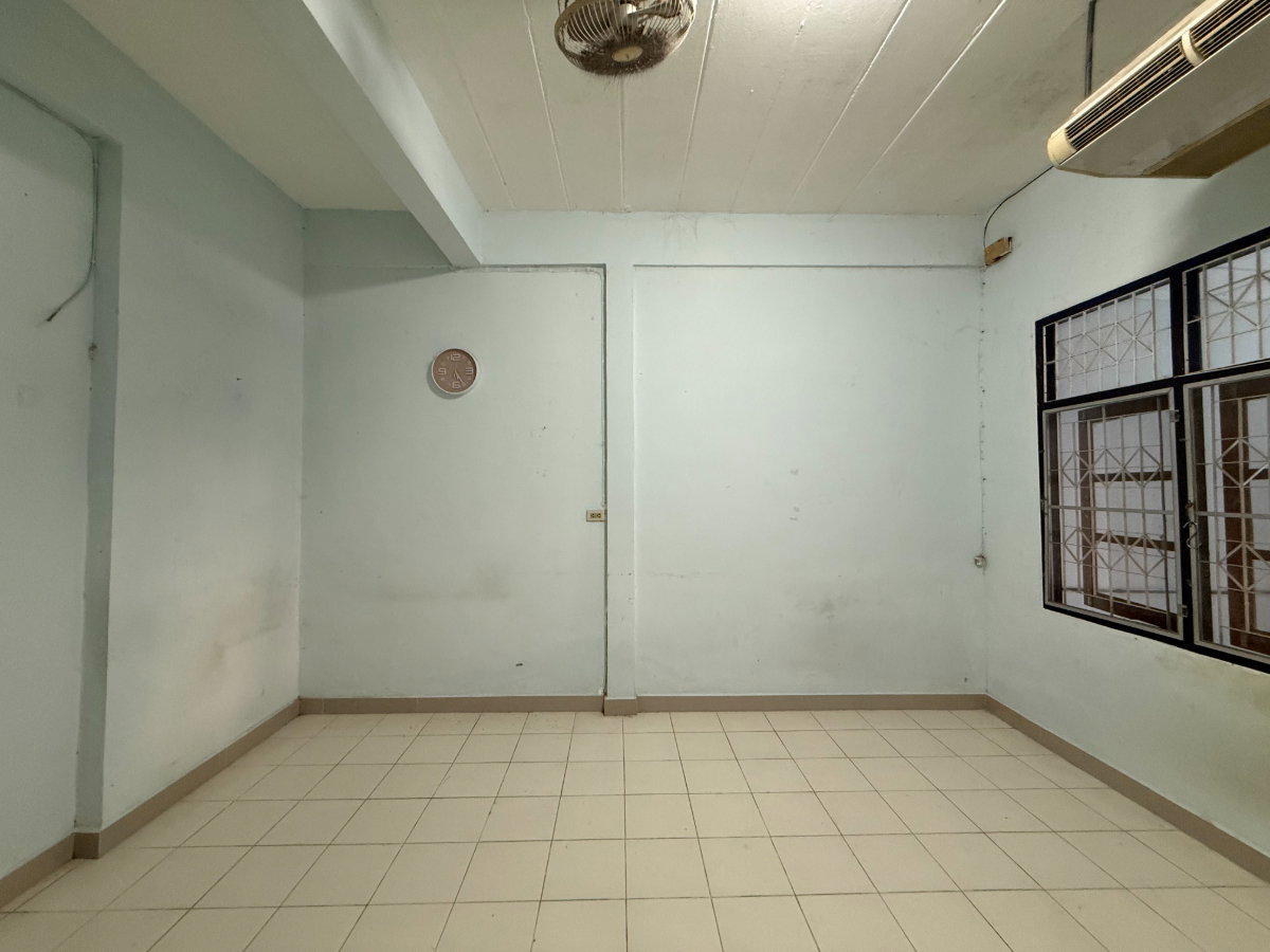 รูป เช่าด่วน ทาวน์โฮม 2 ชั้น ใกล้สนามบินดอนเมือง 3 นอน 2 น้ำ แอร์ 3 ตัว เคลีร์บ้านพร้อมย้ายเข้าอยู่ - รูปที่ 4/24
