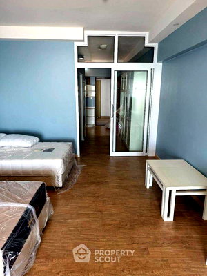 เช่าคอนโด สัตหีบ ชลบุรี : คอนโด สตูดิโอ ที่ ซันไชน์ บีช คอนโดเทล ใกล้ เมืองพัทยา (ID 2809483)