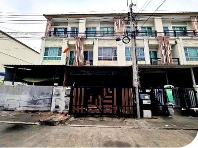 Townhouses for sale Ram Inthra 58 : FOR SALE  TOWNHOUSE PROPERTY  2491000 BAHT.