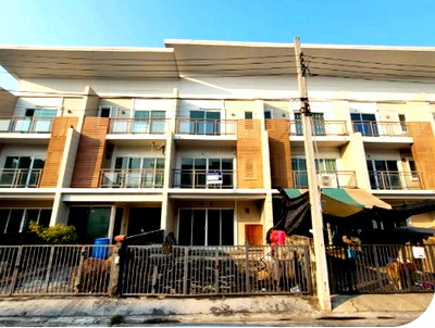 Townhouses for sale Thanon Thep Rak : FOR SALE  TOWNHOUSE PROPERTY  4017000 BAHT.