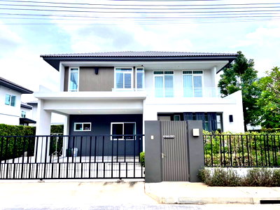 บ้านเดี่ยว ม.เนชั่น วิทยาเขตเชียงใหม่ : ขายบ้านเดี่ยว 2 ชั้น หมู่บ้านมัณฑนา สันทราย ถนนเชียงใหม่ - ดอยสะเก็ด ใกล้ Meta mall Central festival