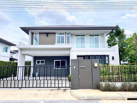 ขายบ้านเดี่ยว 2 ชั้น หมู่บ้านมัณฑนา สันทราย ถนนเชียงใหม่ - ดอยสะเก็ด ใกล้ Meta mall Central festival