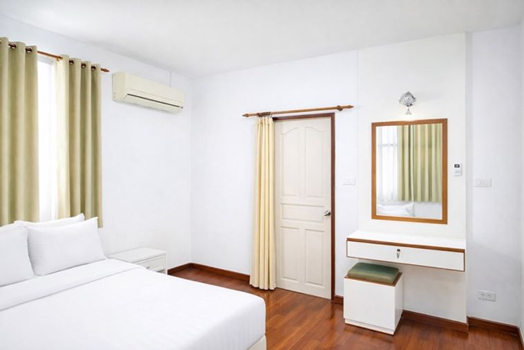 3-bed house for rent, 270 sqm, 80 sq wah, Huai Khwang