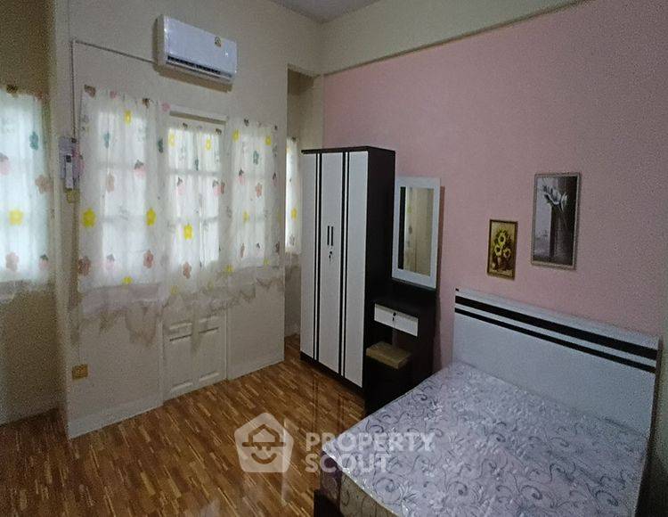 รูป ทาวน์เฮ้าส์ 5-ห้องนอน ใน บางรักพัฒนา (ID 2789791) - รูปที่ 2/6