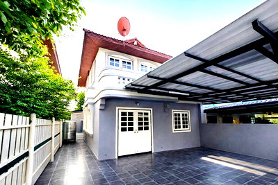 เช่าบ้านเดี่ยว วัชรพล 2/3 : ห้าแยกวัชรพล บ้านเดี่ยว 3 ห้องนอน 3 ห้องน้ำ ใกล้บิ๊กซีวัชรพล 600 ม. โลตัสวัชรพล 800 ม. พื้นที่ 36 ตร.ว. พื้นที่ใช้สอย 184 ตร.ม.