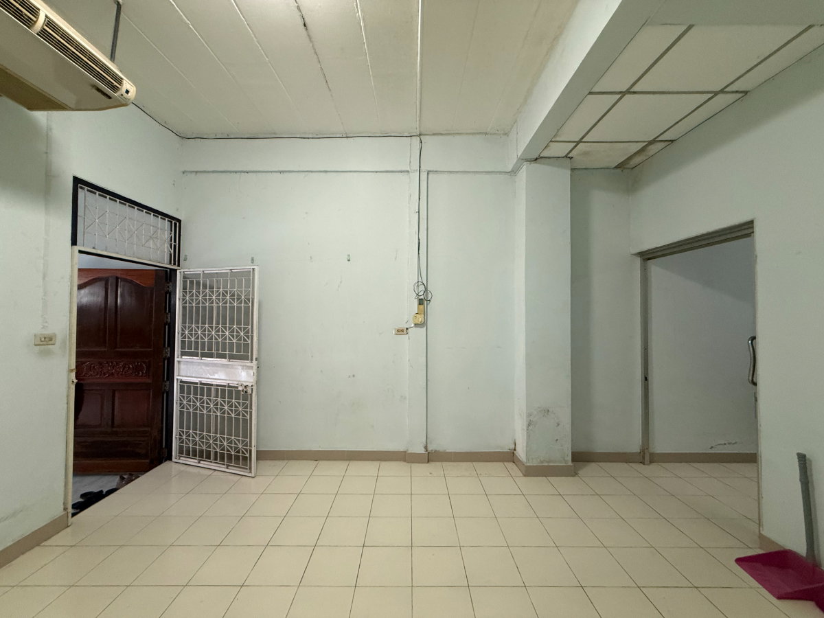 รูป เช่าด่วน ทาวน์โฮม 2 ชั้น ใกล้สนามบินดอนเมือง 3 นอน 2 น้ำ แอร์ 3 ตัว เคลีร์บ้านพร้อมย้ายเข้าอยู่ - รูปที่ 3/24