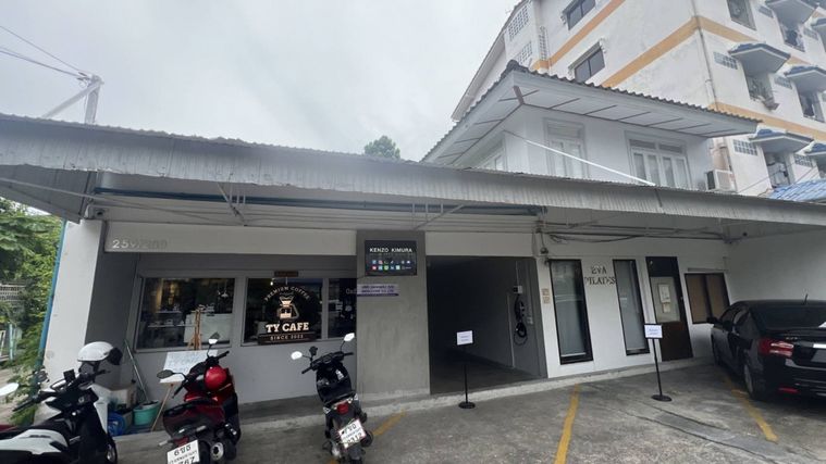 Office/coffee shop for rent, 30 sq m, 2nd floor, Soi Pridi Banomyong 13, Sukhumvit 71 Road.