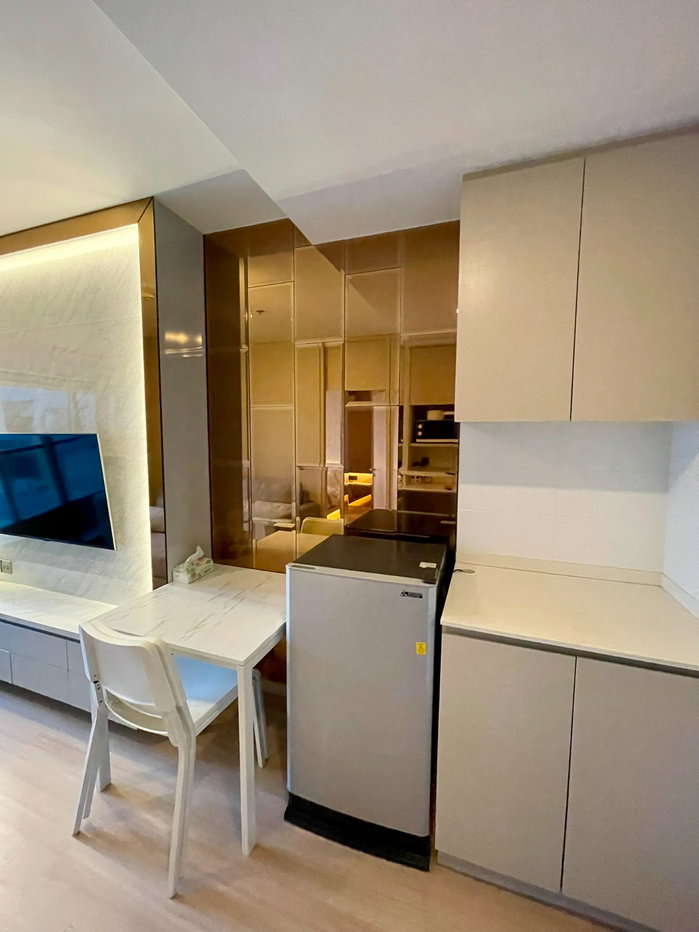 picture 1 Bedroom unit with pool view for rent - 6/10