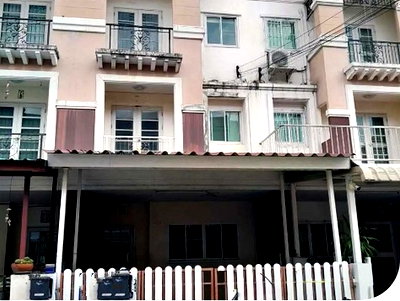 Townhouses for sale Pracha Uthit Road : FOR SALE  TOWNHOUSE PROPERTY  2112000 BAHT.