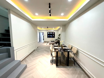 ทาวน์โฮม ถนนนาคนิวาส : ขายทาวน์เฮ้าส์ : หมู่บ้านเลิศอุบล โชคชัย 4 (ซอย 22) เนื้อที่ 18 ตารางวา 2 ห้องนอน 2 ห้องน้ำ ตกแต่งใหม่ ฟรี! แอร์ 3 เครื่อง