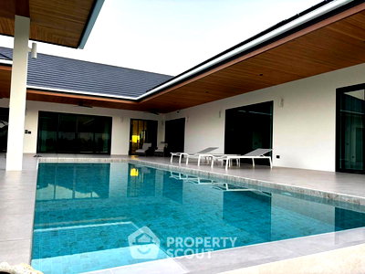 Houses for rent Prachaubkirikhan : 4-BR Villa in Thap Tai (ID 2809607)