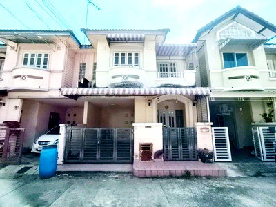 ทาวน์โฮม ถนนพระองค์เจ้าสาย คลอง 4 : ขายด่วน ราคานี้หายากลดสุดๆ เจ้าของไม่เคยอยู่ ทาวน์เฮ้าส์ พร้อมอยู่ ทำเลดีมาก ที่ หมู่บ้านวรางกูล รังสิตคลอง 3 ห้องครัวบิ้วอินพร้อมใช้งาน