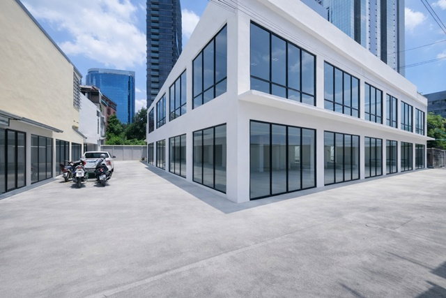 รูป เกือบครึ่งไร่ 160ตร.วา BTSสุรศักดิ์ 199ม. โรงเรียนกรุงเทพคริสเตียน Showrooms 6คูหา 4นอน 4น้ำ จอดรถ8คัน เดอะ แบงค็อก สาทร - รูปที่ 4/8