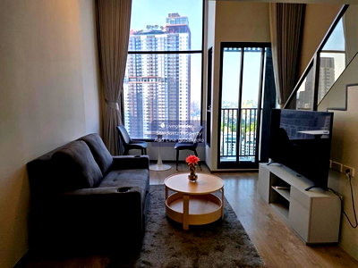 เช่าคอนโด MRT ห้วยขวาง : SOHO Bangkok Ratchada 1 ห้องนอน Duplex 38 ตร.ม.  ชั้น 19 ใกล้ MRT ห้วยขวาง 200 เมตร Rent in April 2026 free wifi 🔥