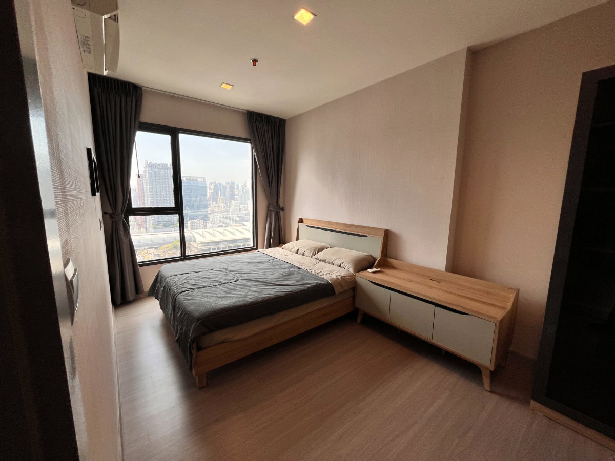 รูป ไลฟ์ อโศก - พระราม 9 | 2ห้องนอน ชั้นสูง ใกล้ MRT และเซ็นทรัลพระราม 9 33,000 บาท / เดือน - รูปที่ 3/15