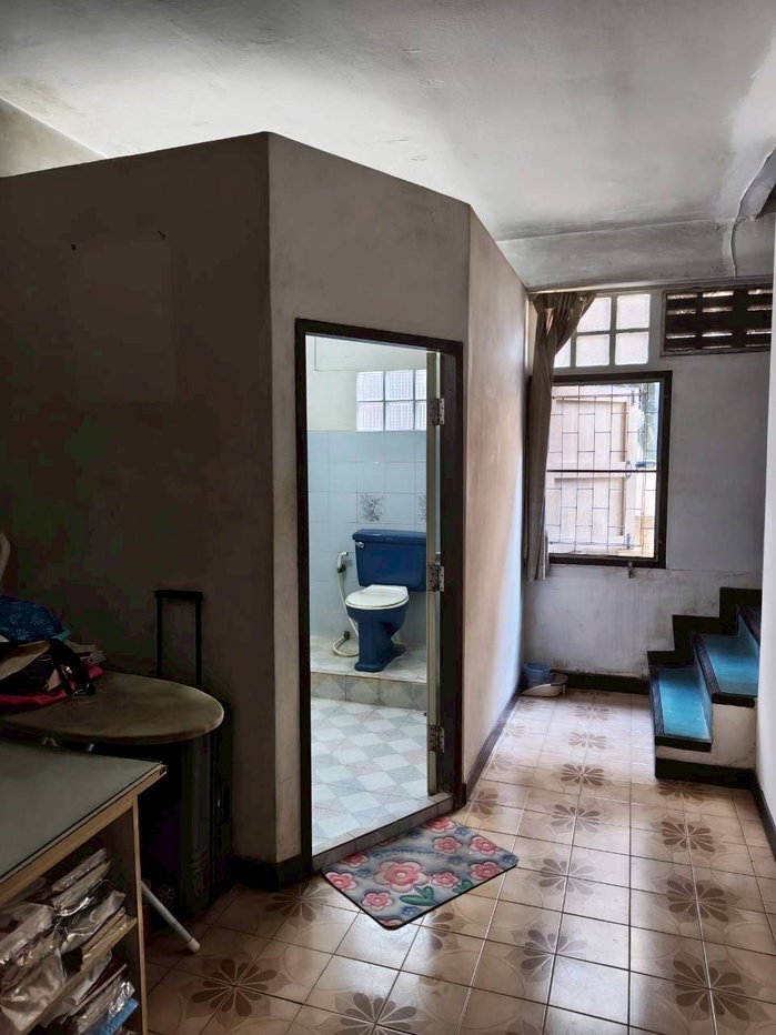 รูป ขายด่วน!! อาคารพาณิชย์ทำเลทอง ลาดพร้าว 101/1 ใกล้รถไฟฟ้าสายสีเหลือง เดินไม่ถึง 5 นาทีถึงสถานี - รูปที่ 4/12