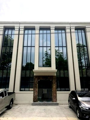 เช่าสำนักงาน ถนนบางนา - ตราด : ให้เช่า สำนักงาน ออฟฟิศ มีลิฟท์ขนของในตัว ทำเลสุขุมวิท 103