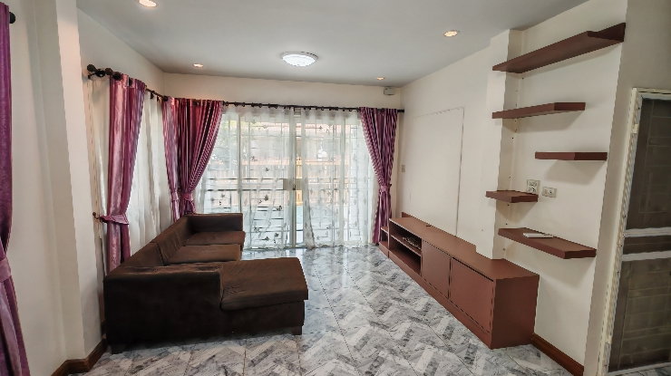 รูป บ้านเดี่ยว2ชั้น รีโนเวทใหม่กริ๊บทั้งหลัง! 52.5 ตร.ว. แถมฟรี!! เฟอร์ฯ+แอร์ 4 ตัว พร้อมเข้าอยู่! - รูปที่ 3/14