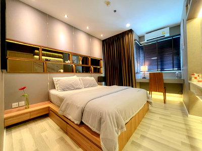 Condos for rent : (Room for Rent) The Key Sathorn–Charoenrat | 2 Bedrooms, 2 Bathrooms, 33rd Floor, Chao Phraya River View | Near BTS Surasak 🚆