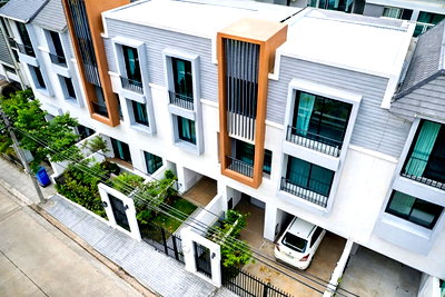 เช่าทาวน์โฮม เซฟวัน โก ศรีสมาน : อิมแพ็ค เมืองทองธานี 900 ม. สำนักงานที่ดิน ปากเกร็ด 2 กม. 3 นอน 3 น้ำ19 ตร.วา. 220 ตร.ม. ทาวน์โฮม 3ชั้น ถ.ติวานนท์ แจ้งวัฒนะ