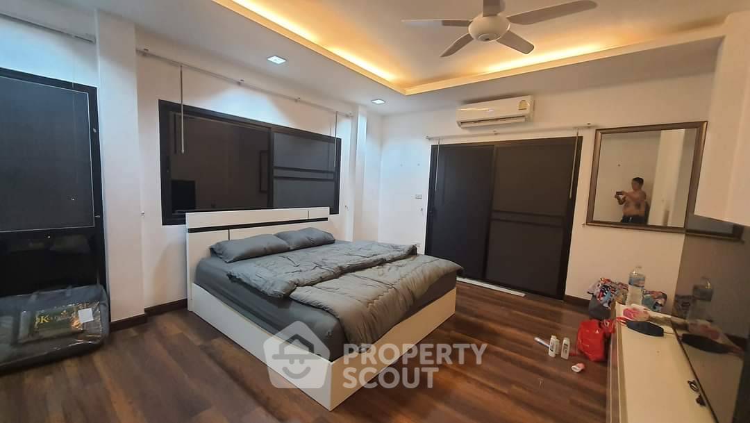 รูป วิลล่า 3-ห้องนอน ที่ อุไรวรรณ พาร์ค วิว ใกล้ เมืองพัทยา (ID 1496769) - รูปที่ 2/18