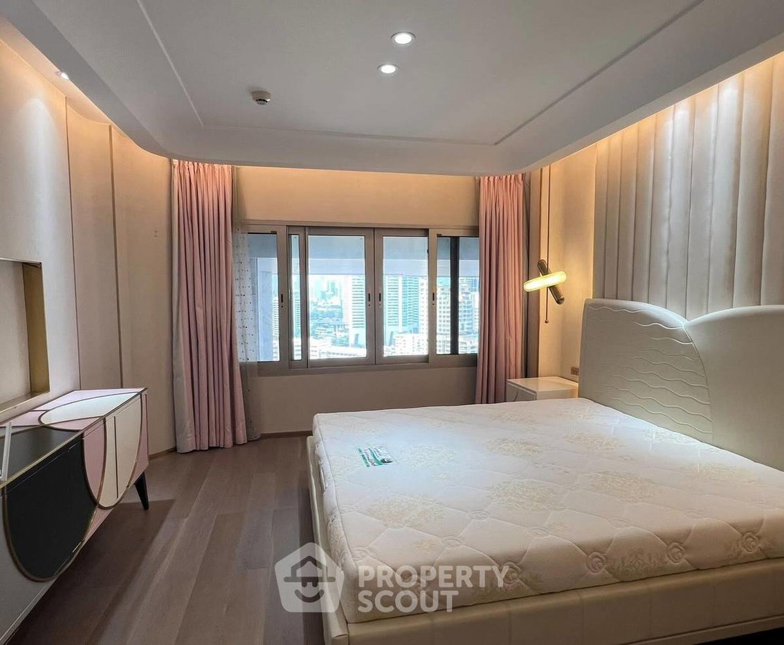 รูป คอนโด 3-ห้องนอน ที่ เลอ รัฟฟิเน่ สุขุมวิท 24 คอนโดมิเนียม ใกล้ BTS พร้อมพงษ์ (ID 2810161) - รูปที่ 8/15