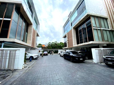 เช่าโฮมออฟฟิศ โลตัสเอ็กเพลส(สุทธิสาร) : WS7156 🔥ให้เช่า Home Office 6 ชั้น ซอยรัชดา 32 ใกล้ MRT ลาดพร้าว เช่าเพียง 180,000 บาท/เดือน