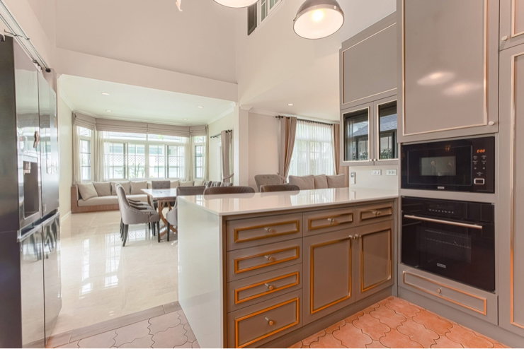 รูป 🔥 For Rent‼️ Fantasia Villa 4 | บ้านหรูสไตล์ Victorian ใหม่เอี่ยม ใกล้รถไฟฟ้าสายสีเหลือง (ศรีเอี่ยม / ศรีนครินทร์) - รูปที่ 5/18
