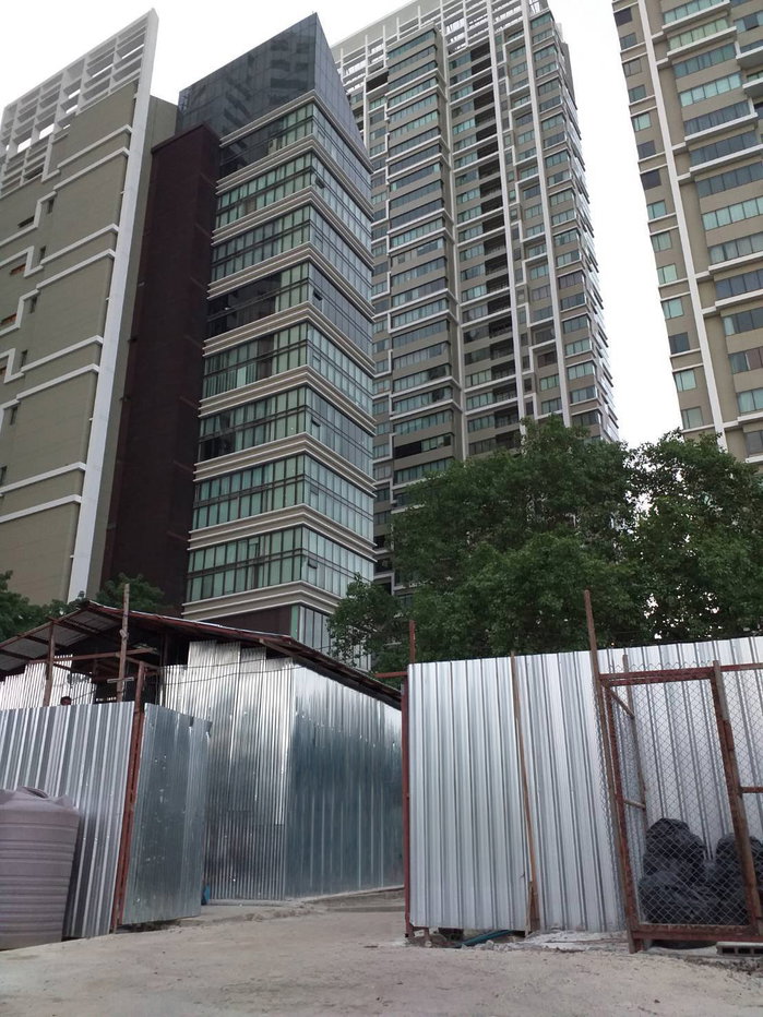 รูป ให้เช่าที่ดินใจกลางเมืองสุขุมวิท 24 (รับสัญญาระยะสั้น) และมีห้องพักคนงานแบ่งให้เช่า - รูปที่ 2/4