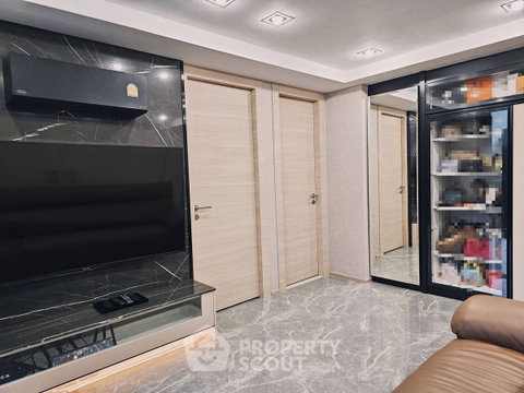 1-BR Condo at Klass Silom near BTS Chong Nonsi (ID 2809989)