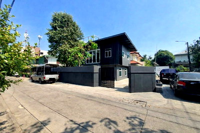 เช่าโฮมออฟฟิศ ดิ เอ็มควอเทียร์ : ให้เช่าบ้านเดี่ยว / โฮมออฟฟิศ 2 ชั้น / Renovate ใหม่ / ทำเลซอย ปรีดีพนมยงค์ 26 เขตวัฒนา ใกล้เอ็มควอเทียร์ / เป็น Home Office จดบริษัทได้