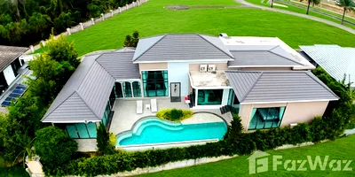 Houses for sale Toongklom-Taman Road : High-End Villa Horseshoe Point 6187030