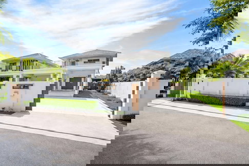 ถนนเทียนทะเล24-30 103 ตร.ว. ขนส่งพื้นที่1 2.37กม คฤหาสน์ บ้านเดี่ยว 2 ชั้น 4 นอน 3 น้ำ ตลาดบางขุนเทียน 3กม.รร.ทวีธาภิเศก 2 2.2 กม.