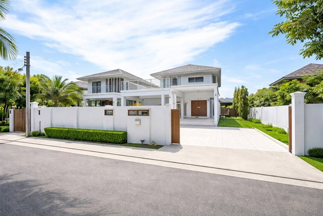 รูป ถนนเทียนทะเล24-30 103 ตร.ว. ขนส่งพื้นที่1 2.37กม คฤหาสน์ บ้านเดี่ยว 2 ชั้น 4 นอน 3 น้ำ ตลาดบางขุนเทียน 3กม.รร.ทวีธาภิเศก 2 2.2 กม. - รูปที่ 1/8