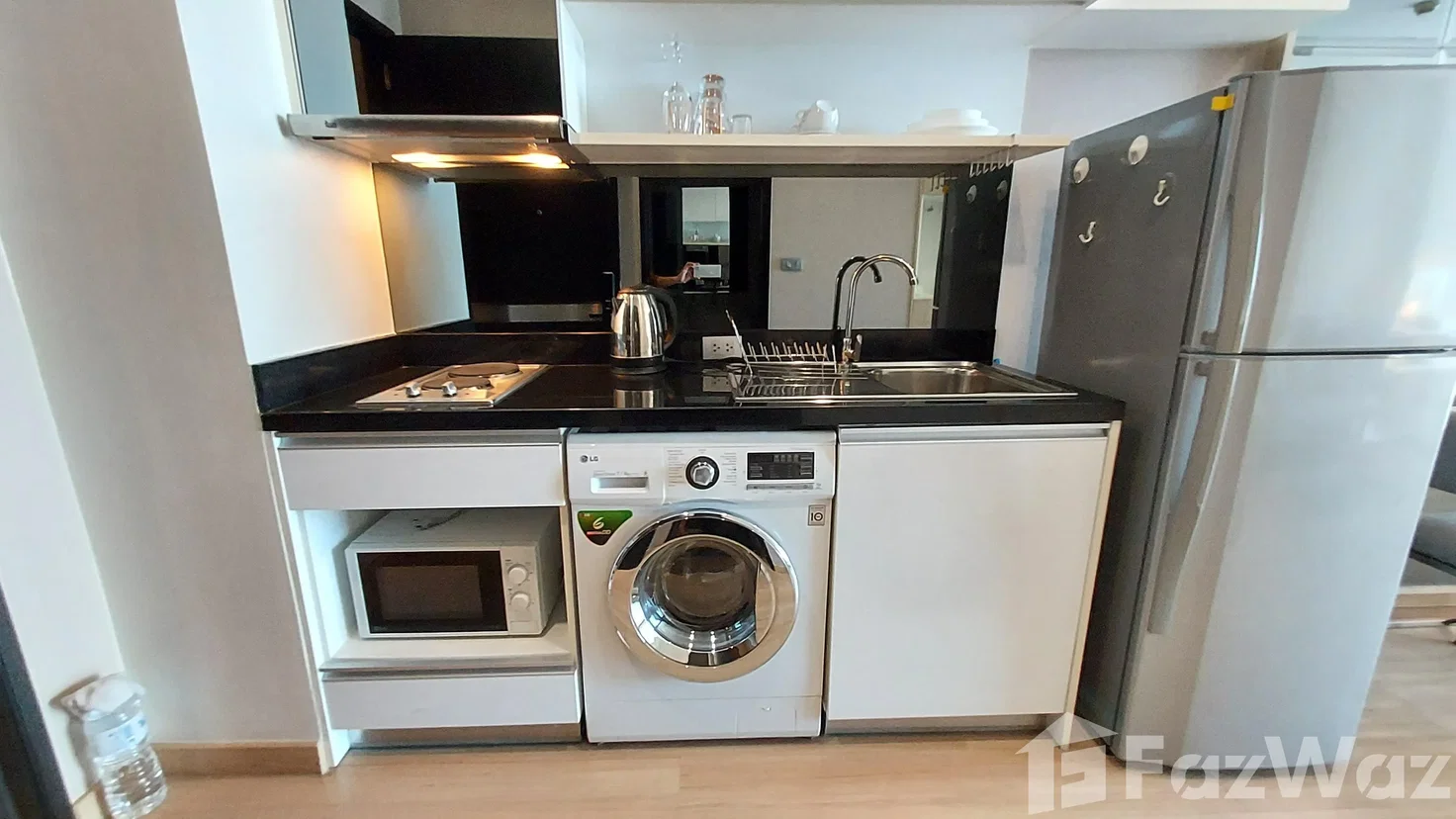picture Studio unit on high floor with unblocked view 6187122 - 3/5