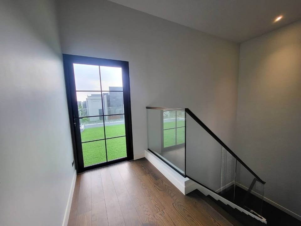 รูป P0657/ให้เช่า BuGaan Krungthep Kreetha บ้านเดี่ยวระดับ Luxury 3 ชั้น หลังมุม วิวสระว่ายน้ำ พร้อมลิฟต์ส่วนตัว - รูปที่ 11/30