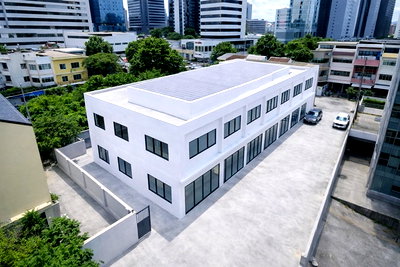 เช่าอาคารพาณิชย์ ถนนสาทรใต้ : เกือบครึ่งไร่ 160ตร.วา BTSสุรศักดิ์ 199ม. โรงเรียนกรุงเทพคริสเตียน Showrooms 6คูหา 4นอน 4น้ำ จอดรถ8คัน เดอะ แบงค็อก สาทร