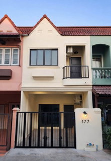  ขายทาวน์โฮมรีโนเวทใหม่ทั้งหลัง Preecha 8 (หมู่บ้านปรีชา 8) ทำเลใจกลางเมือง เชื่อมต่อพระราม 9 - รามคำแหง พื้นที่กว้างขวาง อยู่สบายกว่าคอนโด
