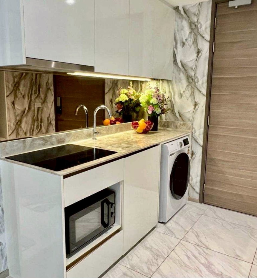 รูป LTH14996  Modern Condo Low Floor for Sale Asok | City Lifestyle Best Value | Near BTS Asok | 12.3 MB - รูปที่ 2/4
