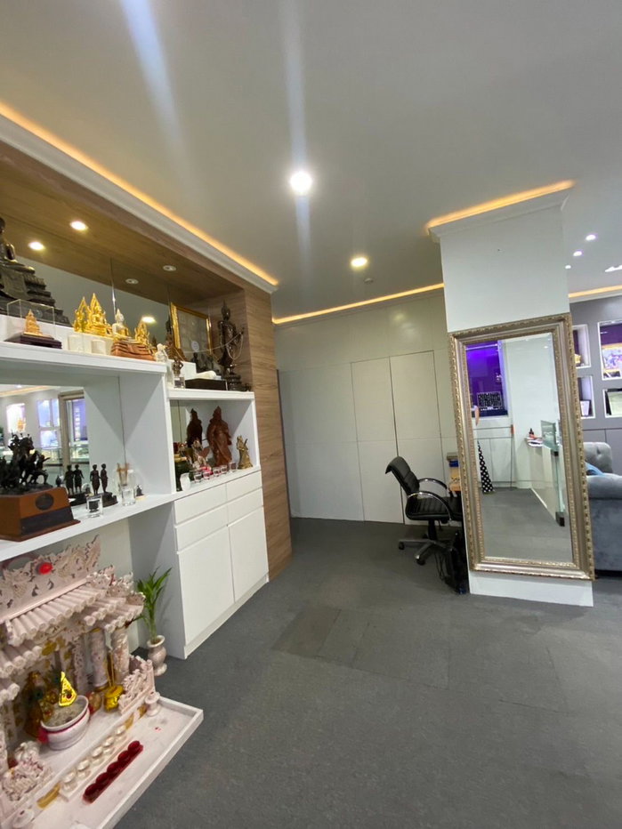 รูป  ขายอาคารพาณิชย์ 3 ห้อง 5.5 ชั้น ติดถนนใหญ่ สีลม ทำเลทองใจกลาง CBD กรุงเทพฯ หายากแล้ว - รูปที่ 5/10