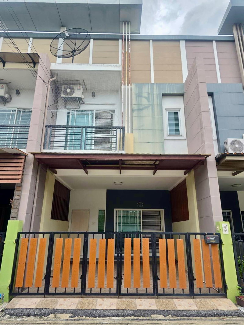 ขายทาวน์โฮม : ขายทาวน์โฮม 2 ชั้น พิบูลย์ โฮมทาวน์ บางบัวทอง–ราชพฤกษ์ บ้านพร้อมอยู่ ราคาคุ้ม ฟรีโอน ใกล้ MRT คลองบางไผ่ เดินทางสะดวก