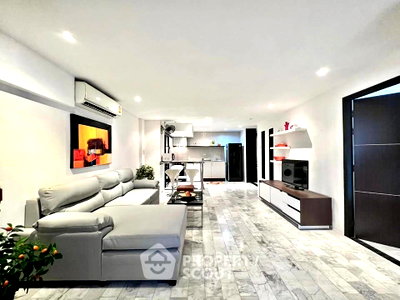 Condos for rent 700 Year Sports Arena Chiang Mai : 2-BR Condo at Hillside 3 Condominium close to Nimmanhaemin (ID 2810163)
