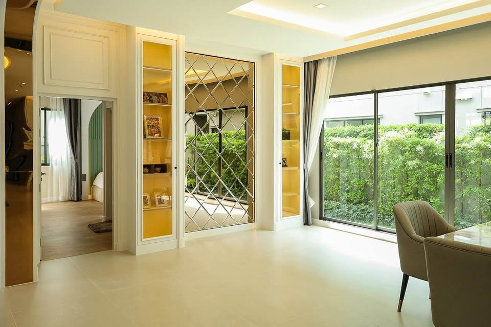 รูป P0672/ขายแกรนด์ บางกอก บูเลอวาร์ด กรุงเทพกรีฑาเชิญสัมผัสความสง่างามที่รังสรรค์ผ่านสถาปัตยกรรมพระราชวัง บนทำเลศักยภาพสูงสุดแห่งการพักอาศัย  - รูปที่ 9/30