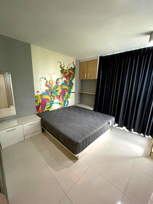 Condos for rent : Room for rent (The Iris Condo)