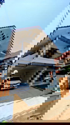 Houses for sale Phitsanulok Provincial Court : Renovated 2-story detached house, like new! 210 sq.m.(52.5 sq.wah) Includes free furniture and 4 air conditioners. Ready to move in immediately!