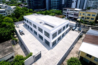 โรงงานให้เช่า : เกือบครึ่งไร่ 160ตร.วา จอดรถ8คัน เดอะ โรงเรียนกรุงเทพคริสเตียน แบงค็อก สาทร BTSสุรศักดิ์ 199ม. Showrooms 6คูหา 4นอน 4น้ำ