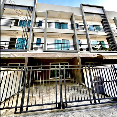 ทาวน์โฮม กรุงเทพมหานคร : ขายทาวน์โฮม 3 ชั้น บ้านกลางเมือง สวนหลวง หลังมุม พื้นที่กว้าง พร้อมเฟอร์นิเจอร์ ใกล้สวนหลวง ร.9 และ Mega บางนา