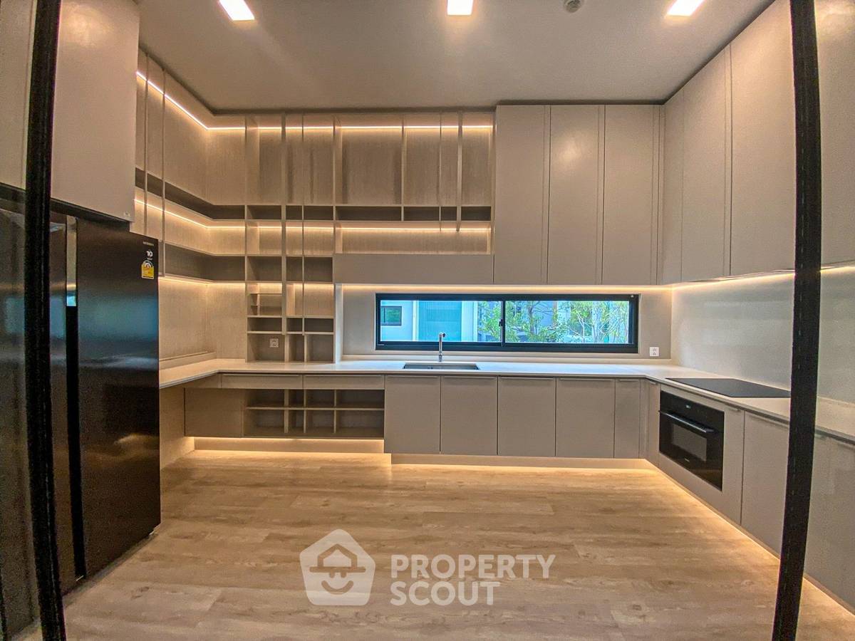 รูป บ้าน 4-ห้องนอน ที่ วีเว่ กรุงเทพกรีฑา ใกล้ กรุงเทพกรีฑา (ID 2810346) - รูปที่ 10/32