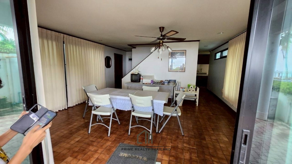 picture Luxury Beachfront Villa – 4 Bedrooms, 5 Bathrooms, Private Pool - 13/14